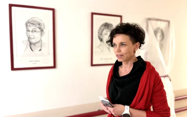 Brněnská nemocnice ozdobila zdi portréty vrchních sester