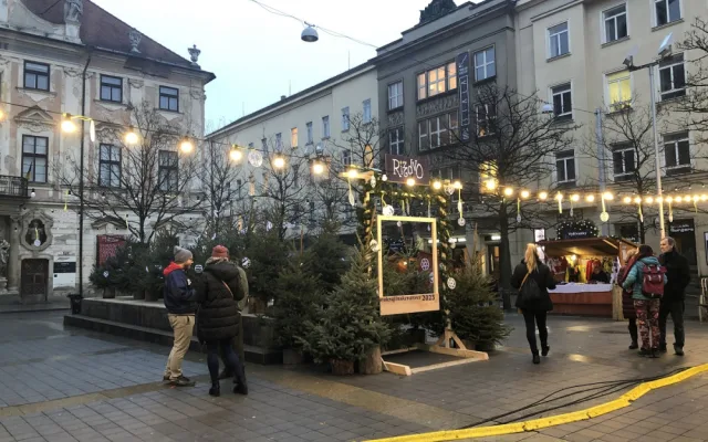 Brno slaví ukrajinské Vánoce. U sochy Jošta voní šašliky i boršč