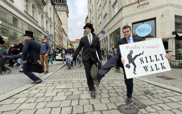 Brnem se prošli švihlí chodci