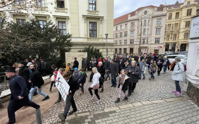 Brnem se prošli švihlí chodci