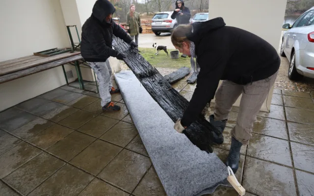 Řeka Dyje vydala vzácný nález. Archeologové vytáhli plavidlo z raného novověku