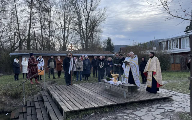 Brněnští věřící skočili do řeky, aby uctili památku Ježíše