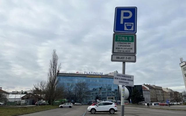U Studentského náměstí ode dneška nezaparkujete. Začíná stavba nového parkovacího domu