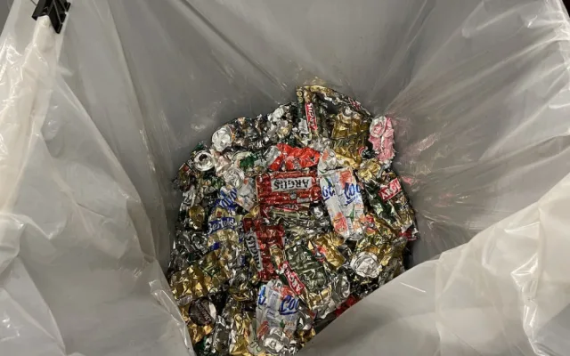Lidé vozí do Brna pet flašky a plechovky, aby dostali slevový kupon