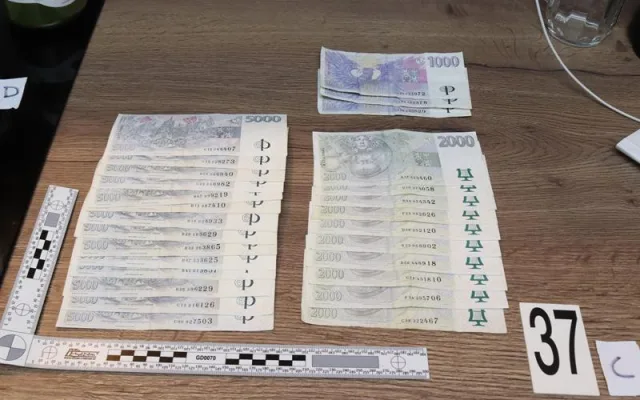 Pošťák otevřel veselý balíček plný marihuany. Na odesílatele naběhlo komando celníků