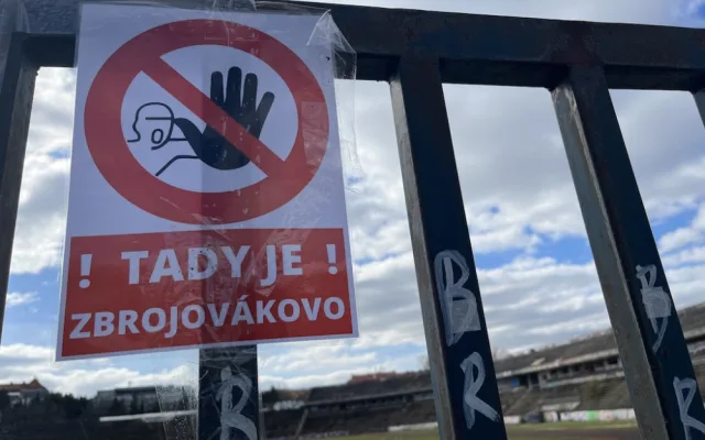 Brněnští politici zkrotili fotbalistu Švancaru. Odvrátili žalobu a budou s ním mluvit o Lužánkách