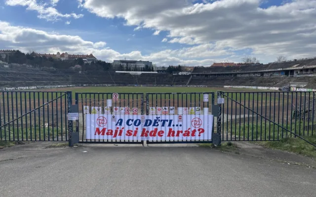 Brněnští politici zkrotili fotbalistu Švancaru. Odvrátili žalobu a budou s ním mluvit o Lužánkách