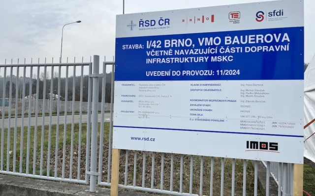 Silničáři obsadili silnici u brněnského výstaviště. Lidem zkomplikují dopravu i cestu na koupák