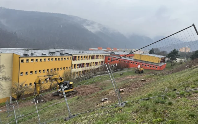 Stavba parkovacího domu mezi ulicemi Sadová a Komenského