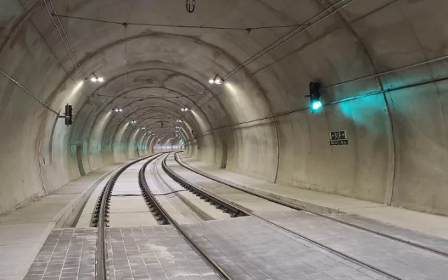 V Brně slaví otevření šalinového tunelu ve skále. Končí