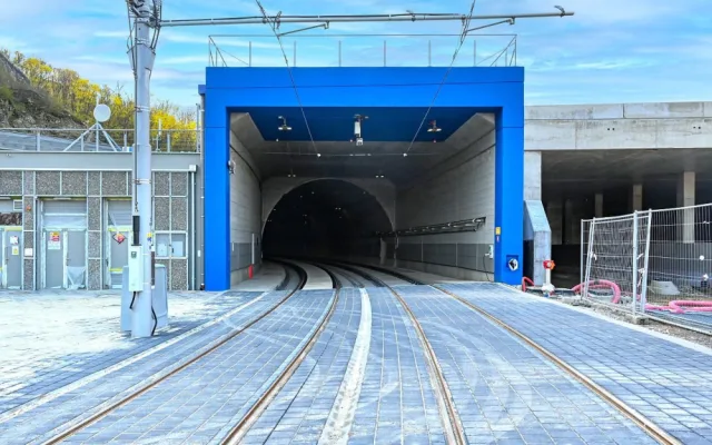 V Brně slaví otevření šalinového tunelu ve skále a konec dva roky trvající výluky