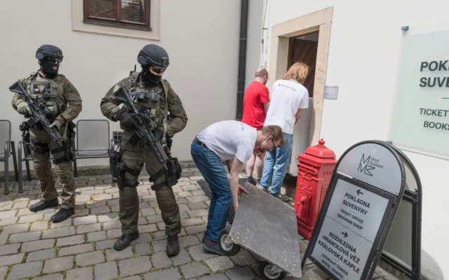 Rukopisy Elišky Rejčky dorazily do Brna s policejním doprovodem