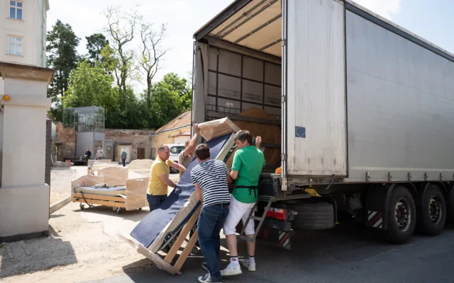 Jižní Morava poslala na Ukrajinu polohovatelné postele. Byly na vyřazení