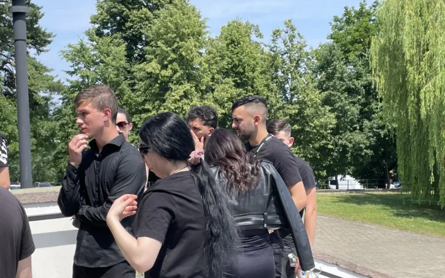 V Brně ronili slzy za zabitého Roma. Na pohřeb dorazily desítky lidí