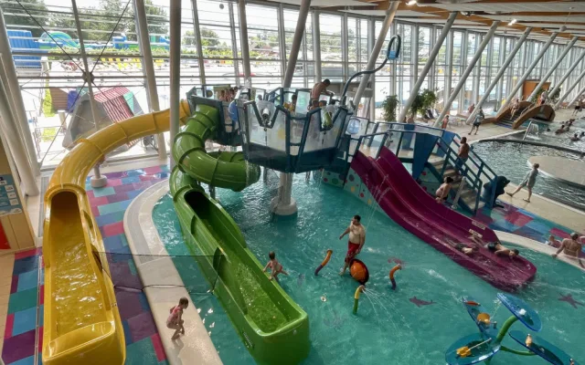 Největší akvapark postavil dětské tobogány a chystá nový hotel i parkovací dům