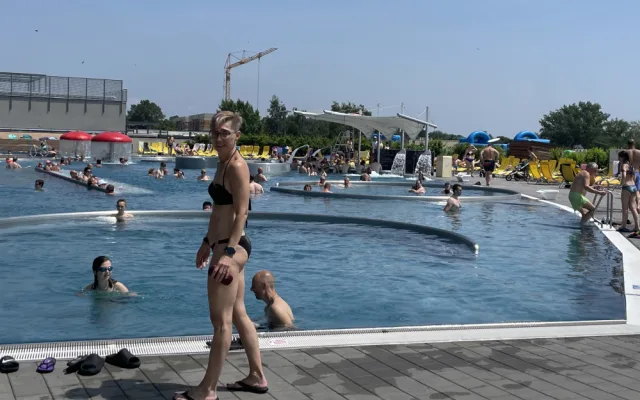 Největší akvapark postavil dětské tobogány a chystá nový hotel i parkovací dům