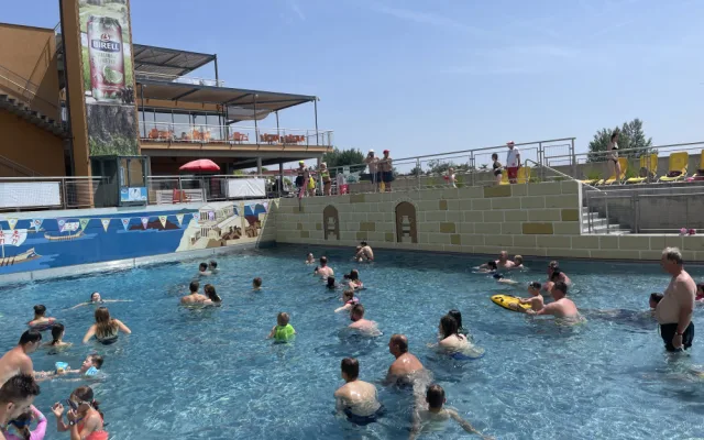 Největší akvapark postavil dětské tobogány a chystá nový hotel i parkovací dům