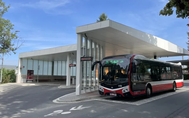 Z Kuřimi do světa. Město má nové autobusové nádraží i cyklistickou myčku