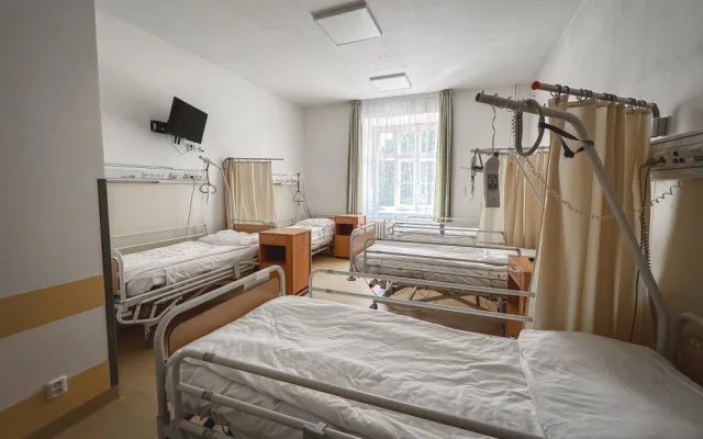 Nemocnice v Letovicích opravila dvě oddělení, pacientům dala klimatizaci
