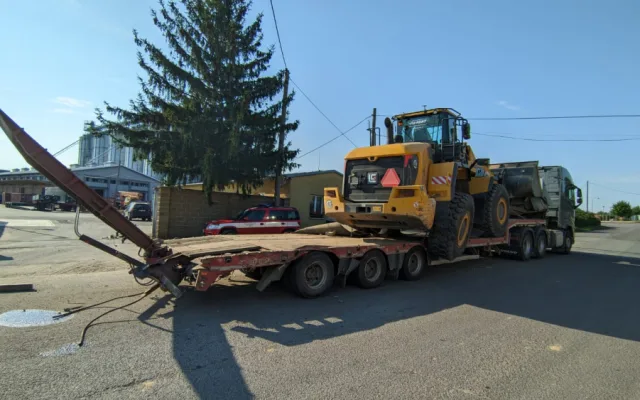 Na Znojemsku vykolejil vlak po nárazu s náklaďákem. Škody jdou do milionů korun