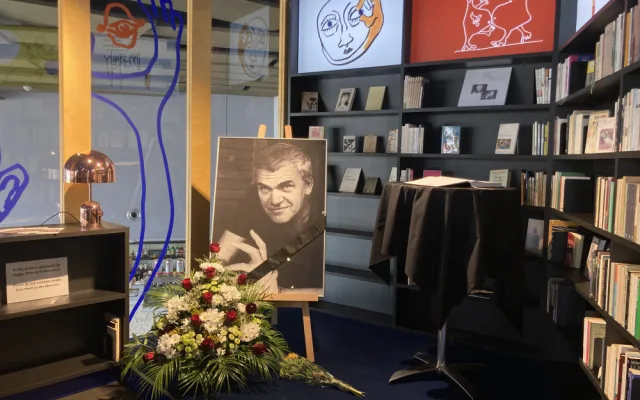 Milane, děkujeme. V Brně lidé vzpomínají na rodáka Kunderu