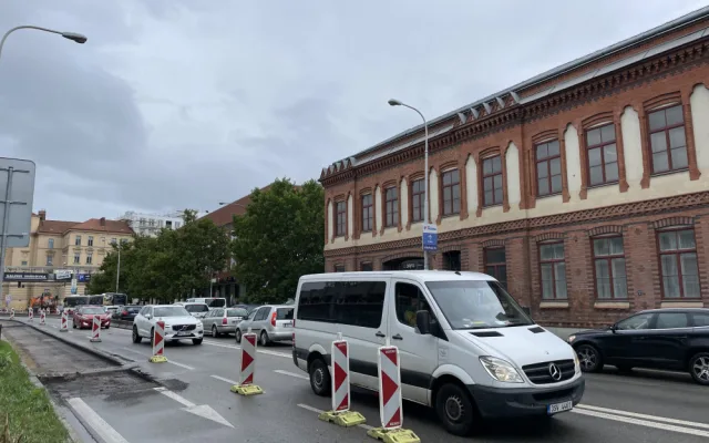 Brno sužuje dopravní chaos. Dělníci rozkopali Zvonařku