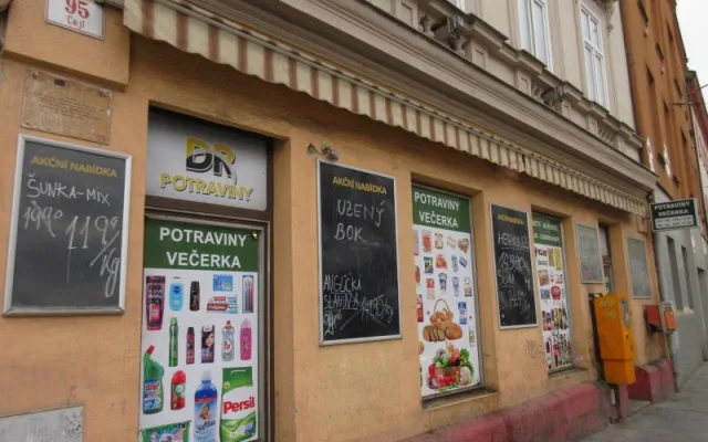 Brněnský Cejl přišel o oblíbenou prodejnu. Byly tam myší výkaly, mrtvá havěť a špína