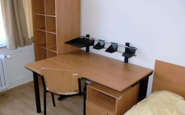 Studenti v Brně mají problém. Koleje jsou narvané a o další stovky míst přijdou kvůli opravě