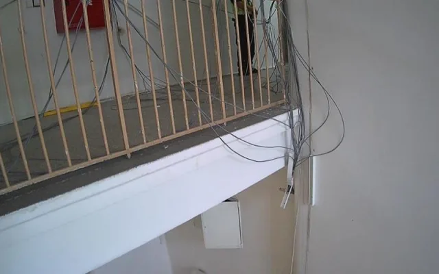 Muž v brněnské nemocnici se bál o lékaře a vyrval ze zdi kabely. Asi jsem si šlehl, vysvětlil