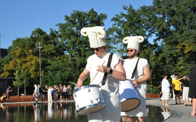 Zvukovou kulisu zajistily bubny