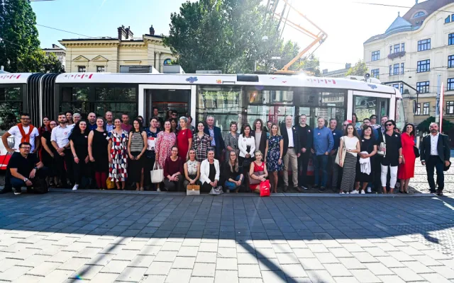 Brno hrdě podporuje sociální neziskovky. Jejich služby představuje nová kampaň i šalina