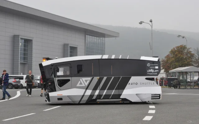 Autobus řídí umělá inteligence.