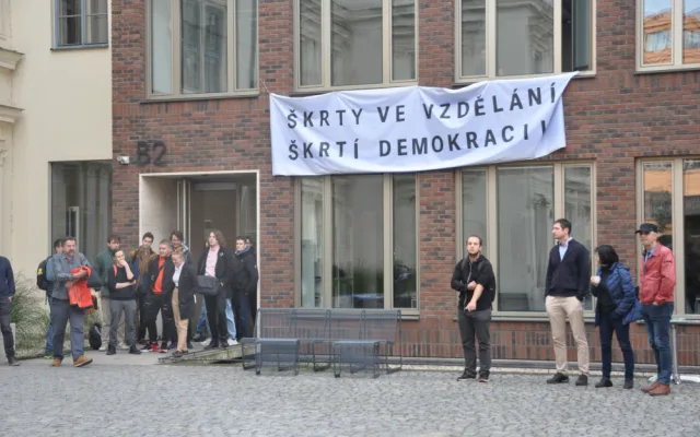Akademici se bouří a chtějí vyšší platy. Stávku podpořily i brněnské univerzity