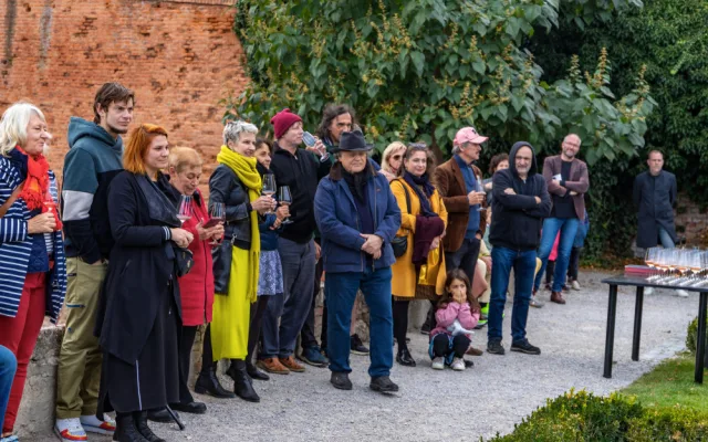 Mikulov obdivuje novou sochu, kterou navrhl umělec, jenž stojí za brněnskou žirafou