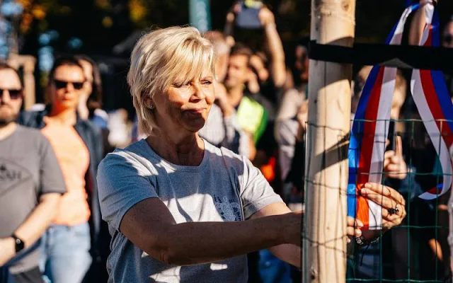 Dobrovolníci na Brněnsku sázeli stromy na obnovu krajiny, tisící strom zasadil prezident Pavel