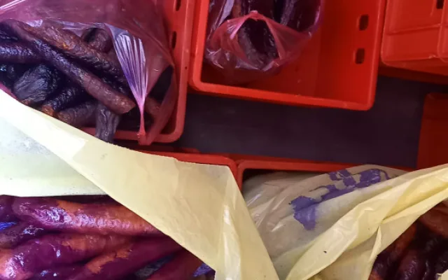 Farmářské trhy v Brně skončily ostudou. Prodejce tam nabízel desítky plesnivých klobás
