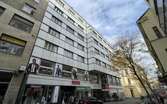 Funkcionalistická pasáž Alfa se mění na ráj gastra. Duch první republiky zůstává