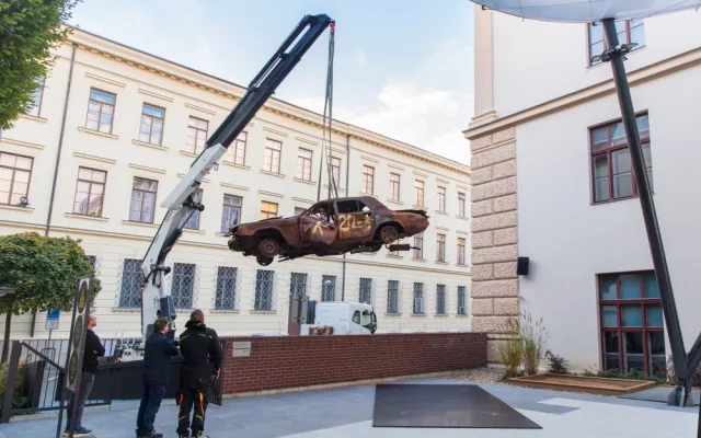 Muzeum v Brně slaví 150 let. Na výroční výstavě lidé uvidí sklo, keramiku a rozbijí porcelánový talíř