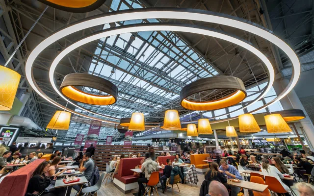 Olympia Brno jde vstříc zákazníkům. Modernizovala jídelní zónu i přístup k ní