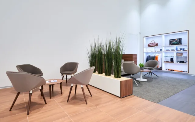 Land Rover má nový domov v Brně. Moderní autosalon vznikl místo prodejny potravin