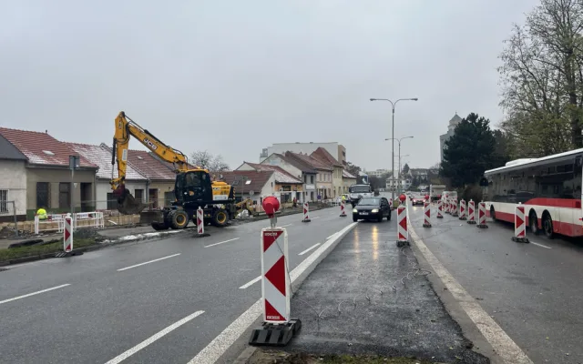 Zpoždění a komplikace. V Brně rozkopali Gajdošovu ulicí