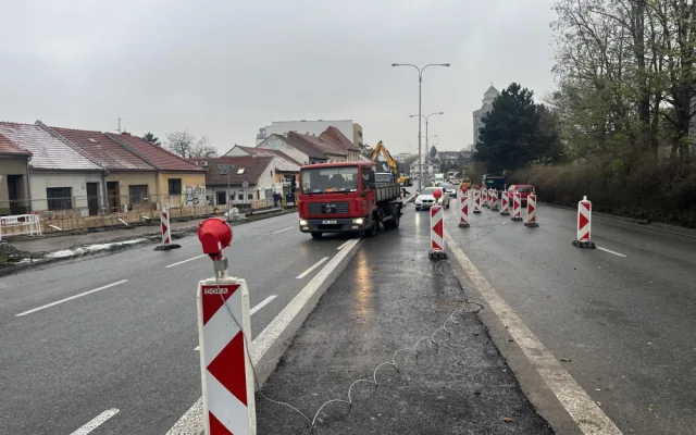 Zpoždění a komplikace. V Brně rozkopali Gajdošovu ulicí