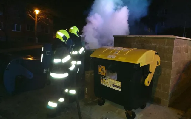 Lidé si volali záchranáře kvůli alkoholu i kvůli přejedení. Nejvíc problémů dělali opilci a pyrotechnika