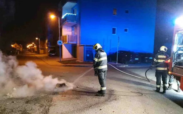 Lidé si volali záchranáře kvůli alkoholu i kvůli přejedení. Nejvíc problémů dělali opilci a pyrotechnika