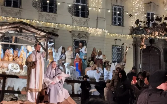 Velbloudi, koledy a klanění u betléma. Brňané v průvodu oslavovali Tři krále (doplním)