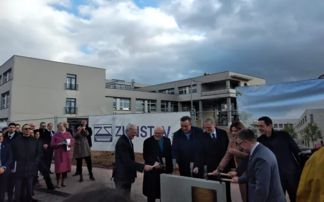 V Brně poklepali základní kámen nových pavilonů onkologického ústavu