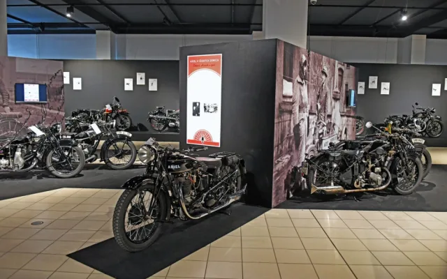 Výstava se 44 motocykly Ariel je raritou nejen v Česku, ale i na celém světě. A koná se zrovna v Brně