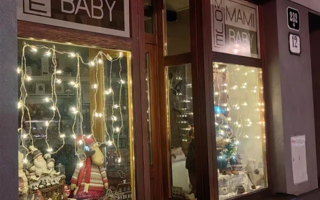 V kategorii O nejkrásnější vánoční výlohu v městské památkové rezervaci zvítězila prodejna Mami Baby.