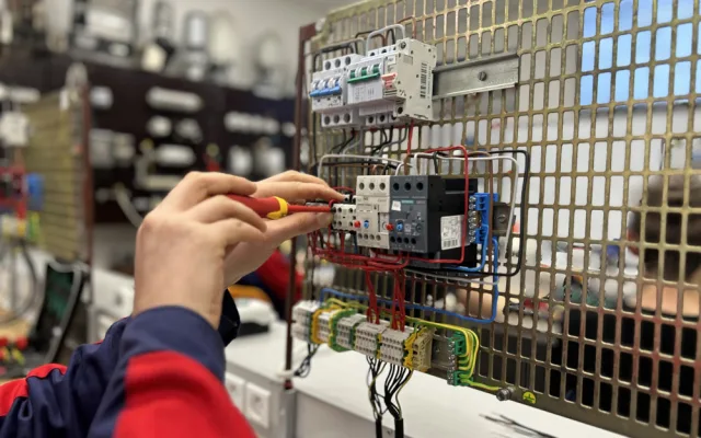 Na trhu mohou chybět elektrikáři, kteří se starají o distribuční síť. EG.D otevírá nové třídy