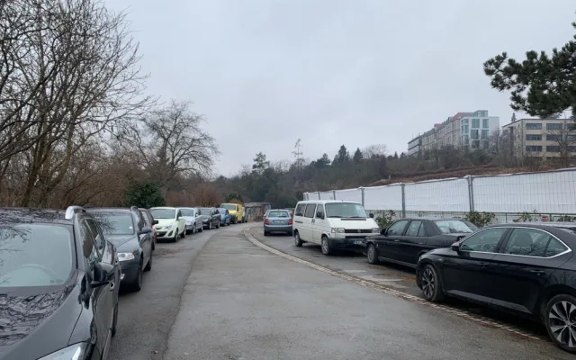 Řidičům na Žlutém kopci se uleví. Vyroste tam parkovací dům se dvěma stovkami míst